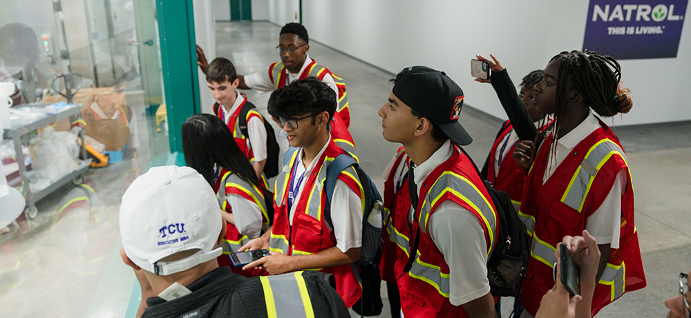 Section Image: Group of BizTech Camper on the tarmac in front of airplanes 