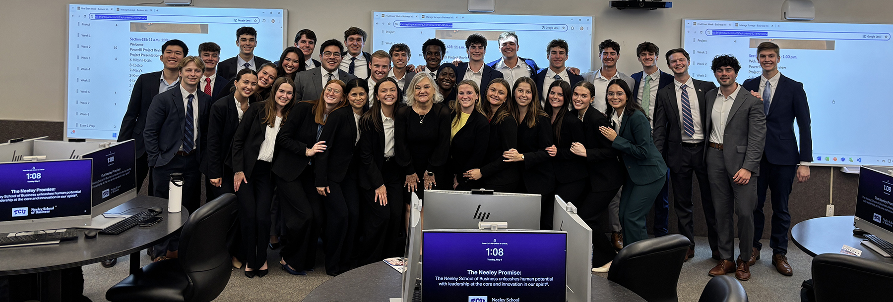 Section Image: Neeley Fellows class with Beata Jones