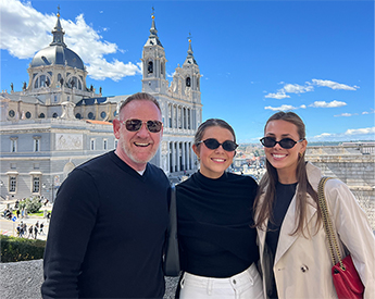 Students and faculty in TCU Neeley study abroad program