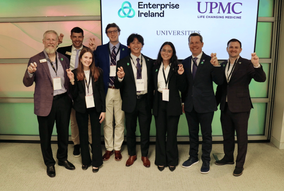 Neeley leaders and undergraduate students pose with Horned Frogs signal at business case competition in Ireland. 