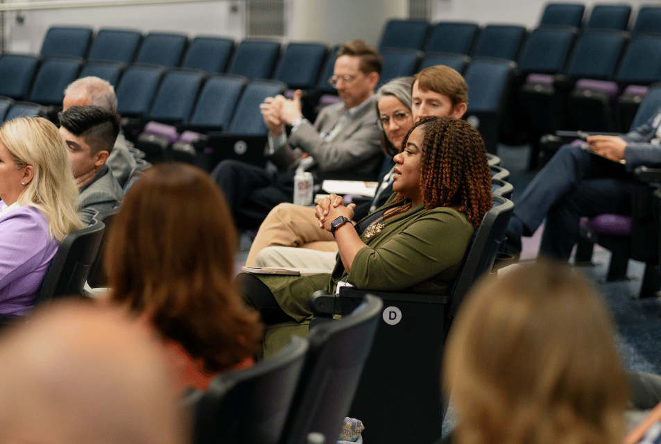 An audience of Executive Education student participants engage with faculty and colleagues. 